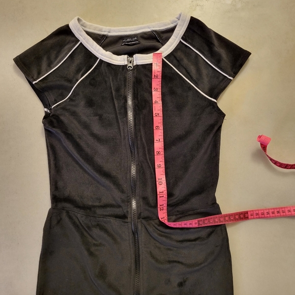 Out from Under Rockie Velour Zip front romper XS - Picture 9 of 14